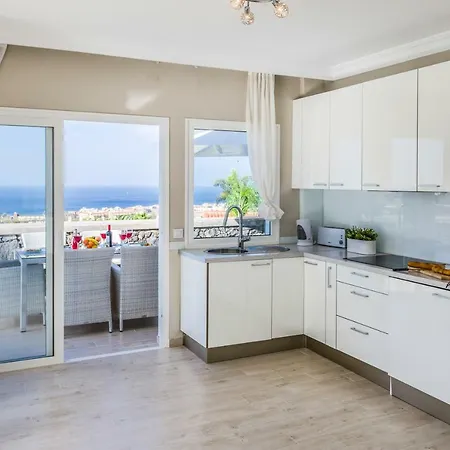 Luxury White With Sea View, Heated Pool Willa