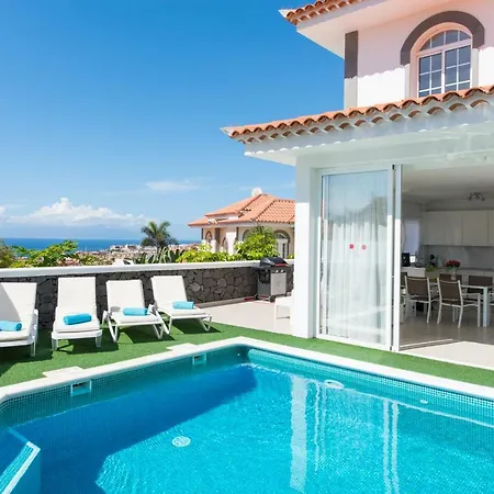 Luxury White With Sea View, Heated Pool Willa