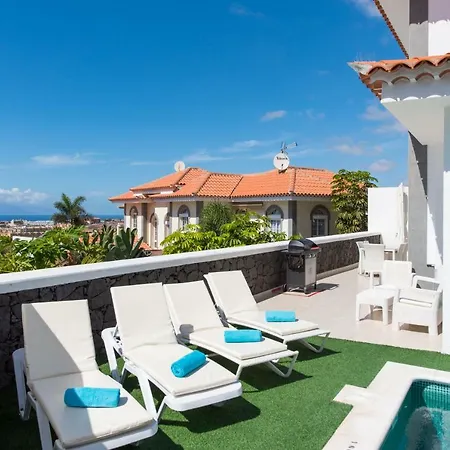 Luxury White With Sea View, Heated Pool Willa