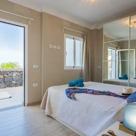 Luxury White With Sea View, Heated Pool Willa *