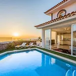 Luxury White With Sea View, Heated Pool 아데제