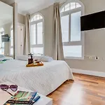 빌라 Luxury White With Sea View, Heated Pool 아데제