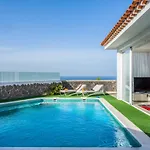 Luxury White With Sea View, Heated Pool * 아데제