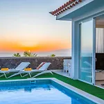 Luxury White With Sea View, Heated Pool 빌라 아데제