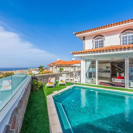 Luxury White With Sea View, Heated Pool Villa