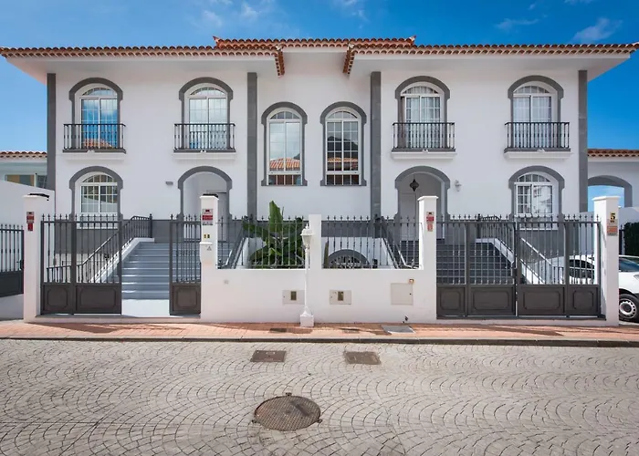 Luxury White With Sea View, Heated Pool אדחה