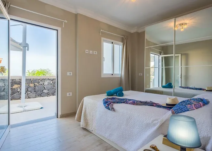 Luxury White With Sea View, Heated Pool וילה *