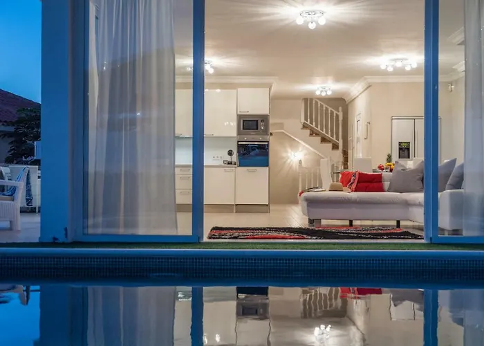 Luxury White With Sea View, Heated Pool فيلة *