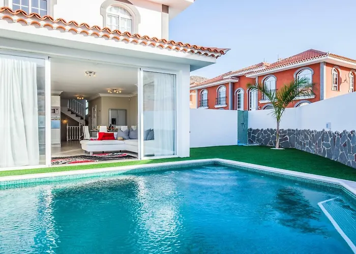 Luxury White With Sea View, Heated Pool וילה אדחה