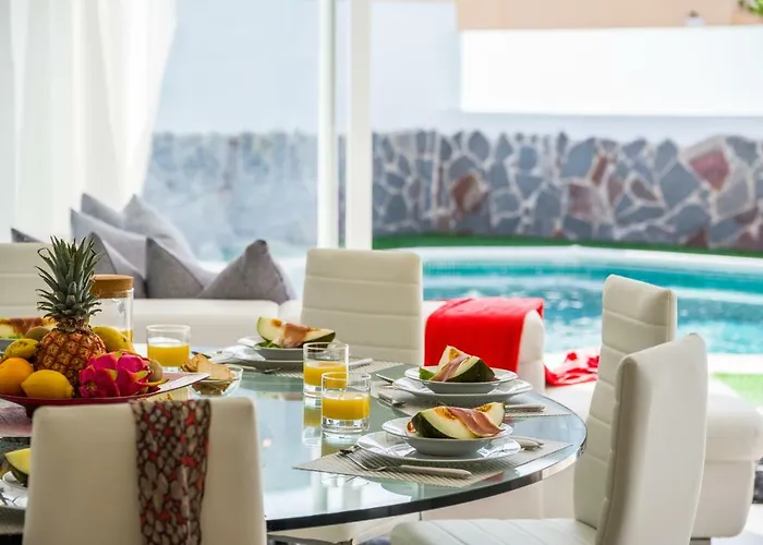 Luxury White With Sea View, Heated Pool فيلة *