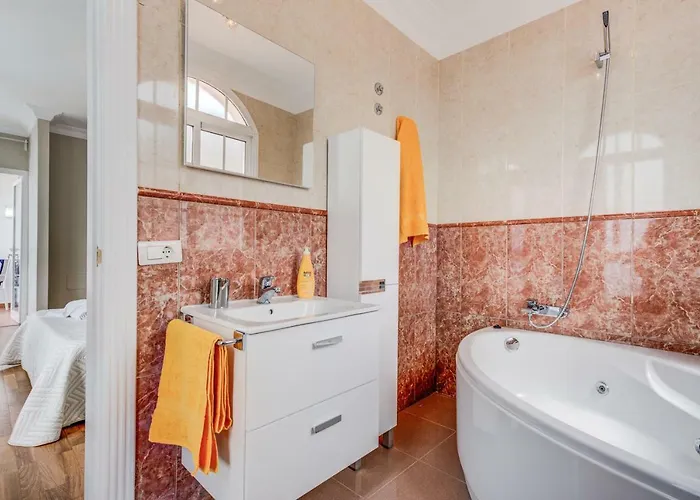 Luxury White With Sea View, Heated Pool וילה אדחה