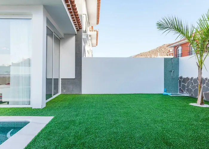 וילה Luxury White With Sea View, Heated Pool