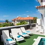 Luxury White With Sea View, Heated Pool Villa
