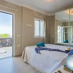 Luxury White With Sea View, Heated Pool Villa *