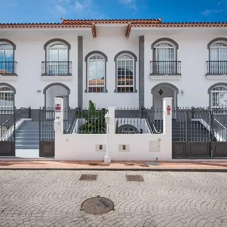 Luxury White With Sea View, Heated Pool Адехе