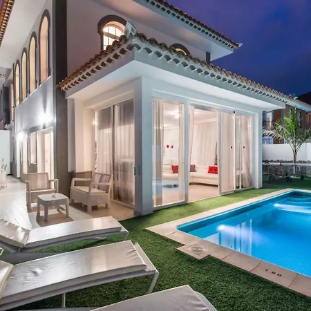 Вилла Luxury White With Sea View, Heated Pool Адехе