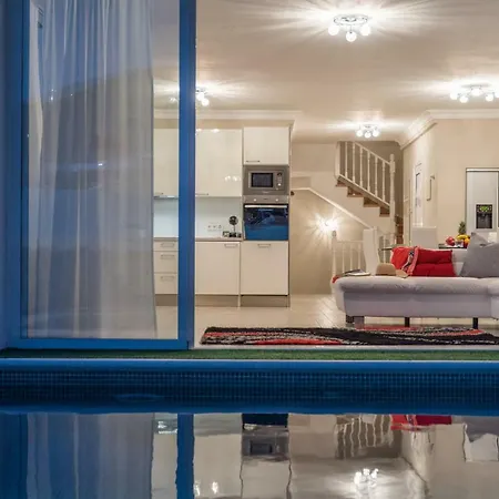 Luxury White With Sea View, Heated Pool Villa *