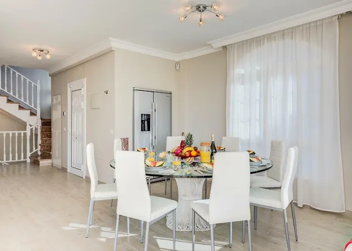 Vila Luxury White With Sea View, Heated Pool Costa Adeje (Tenerife)