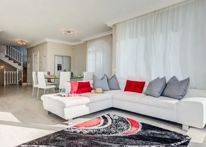 Luxury White With Sea View, Heated Pool Vila