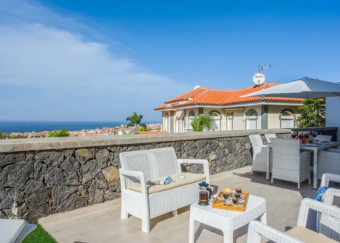 Luxury White With Sea View, Heated Pool Vila
