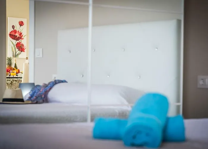 Luxury White With Sea View, Heated Pool 阿德耶