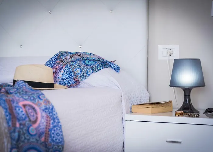 Luxury White With Sea View, Heated Pool * 阿德耶