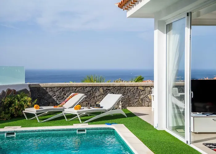 Vila Luxury White With Sea View, Heated Pool