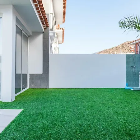 Вилла Luxury White With Sea View, Heated Pool